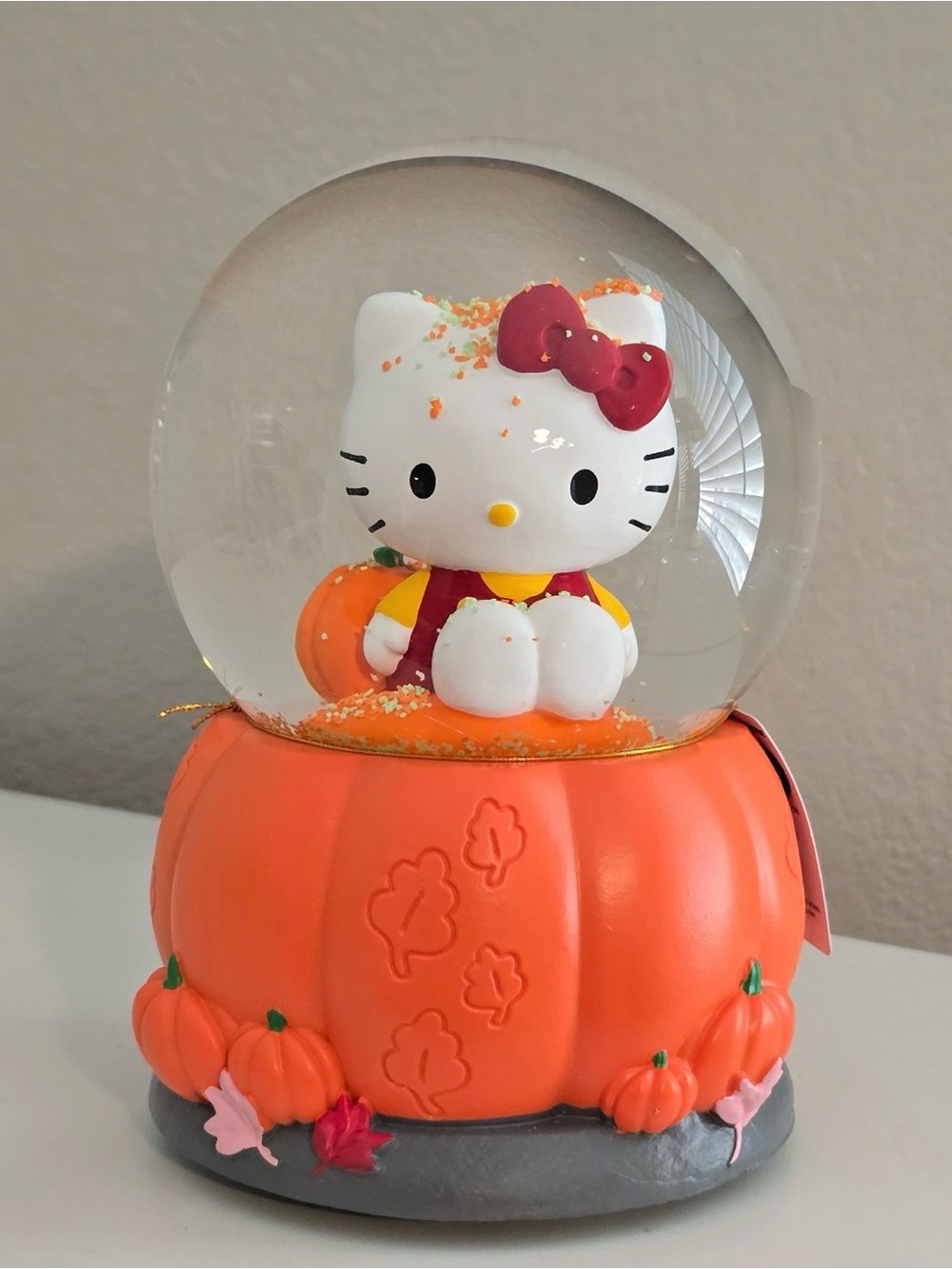 Hello Kitty Halloween Fall
Autumn Pumpkin Musical Snow
Globe Snowglobe 7"